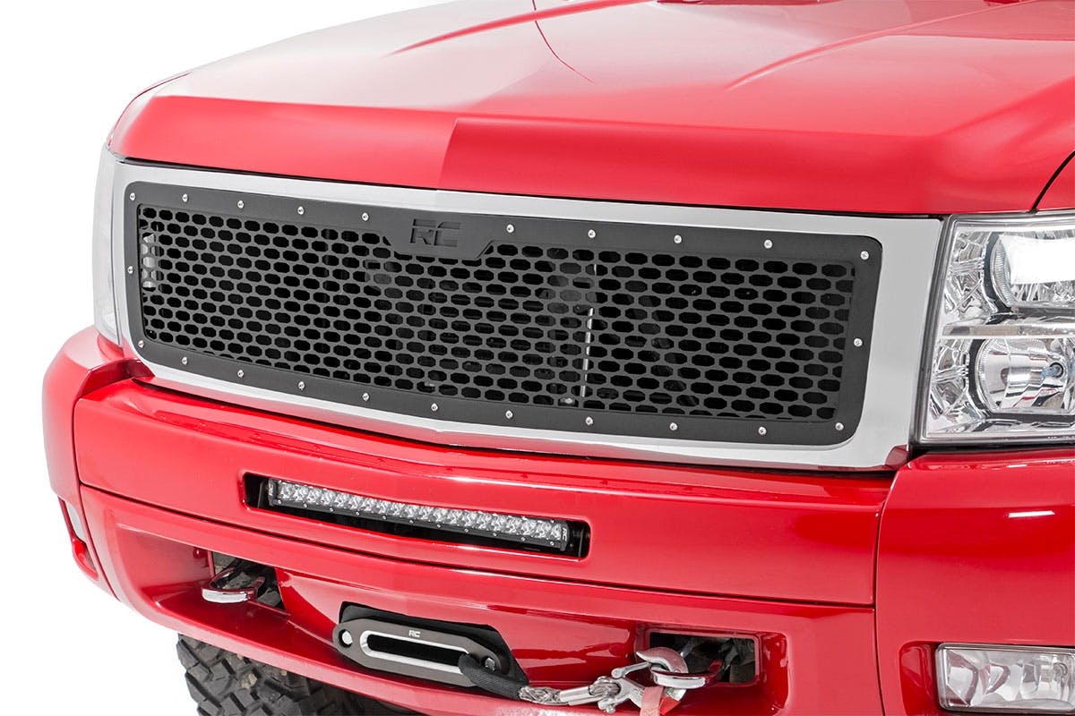 https://www.fixyourrides.com/images/3/rough-country/chevy-mesh-grille_70194-base-install.jpg